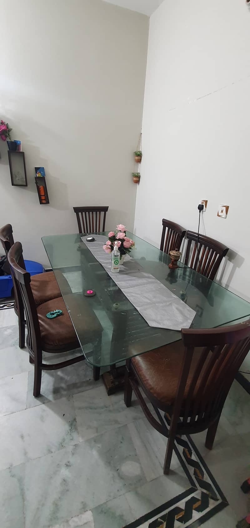 Dining table 0