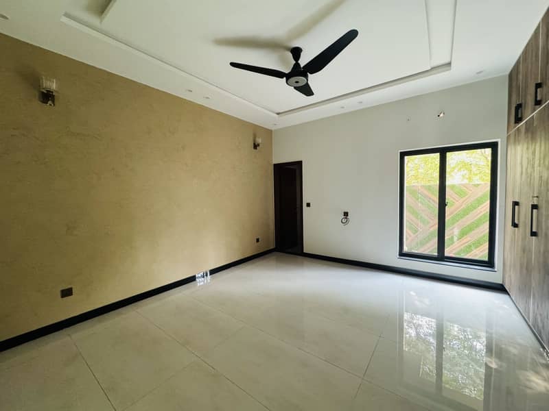 10 Marla New House Available For Sale In Bahria Town Lahore 3