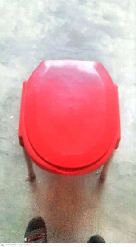 commode in very good condition 0