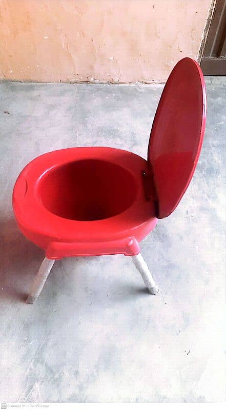 commode in very good condition 1