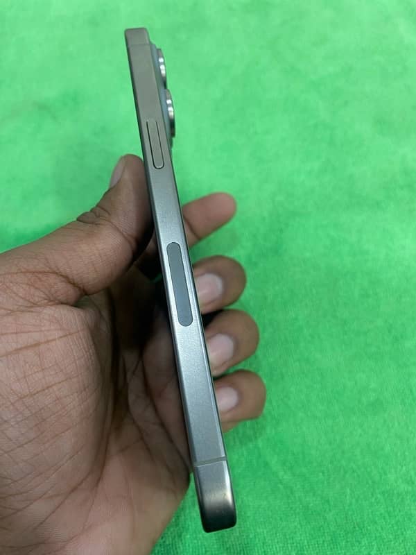 iphone 15pro max natural titanium JV sim locked 4