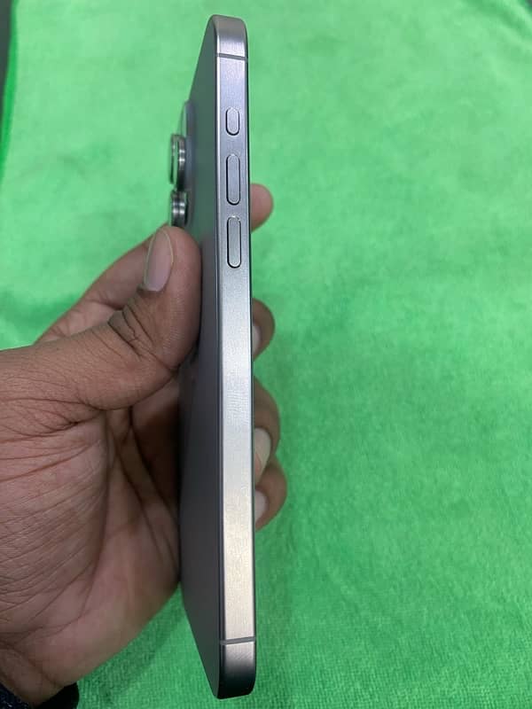 iphone 15pro max natural titanium JV sim locked 6