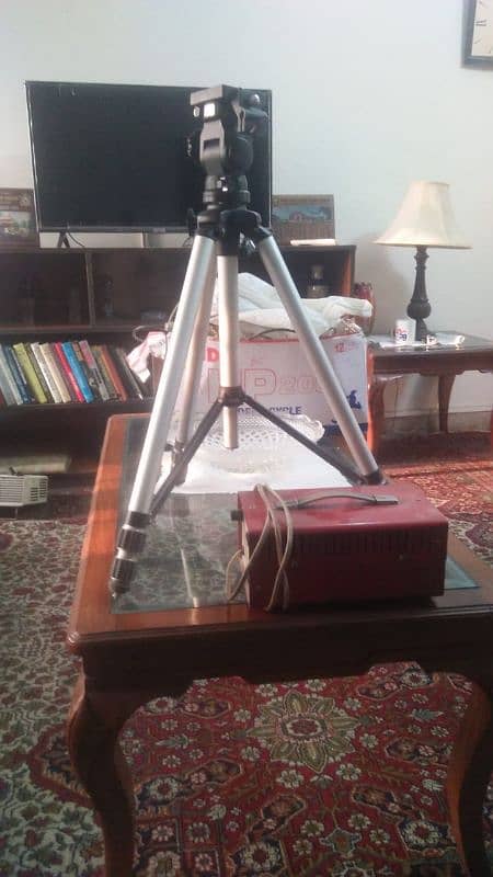 Imported Tripod H 704 2