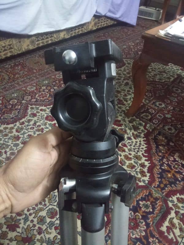 Imported Tripod H 704 4