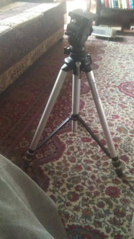 Imported Tripod H 704 6