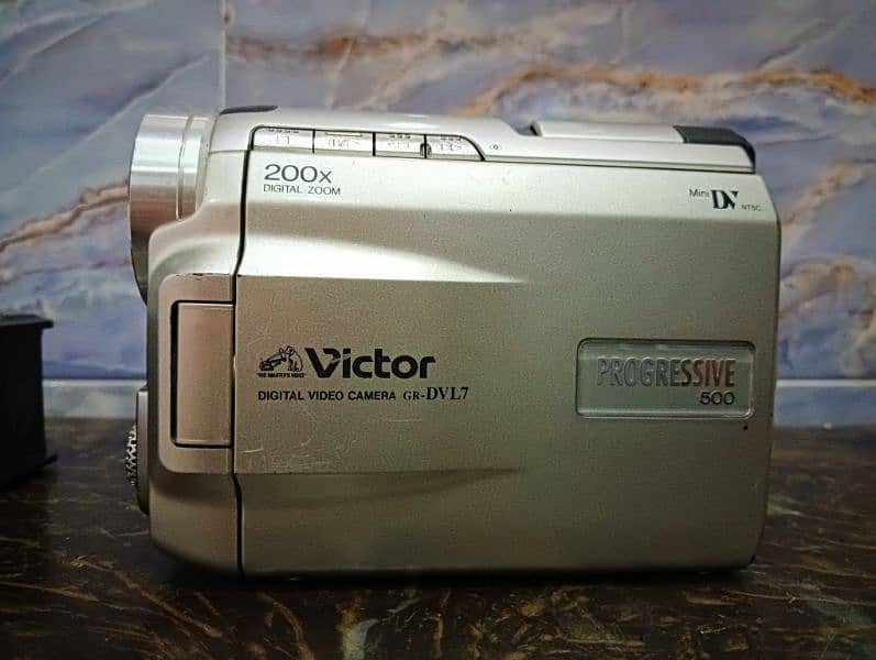 Victor 200 x digital video camera 3