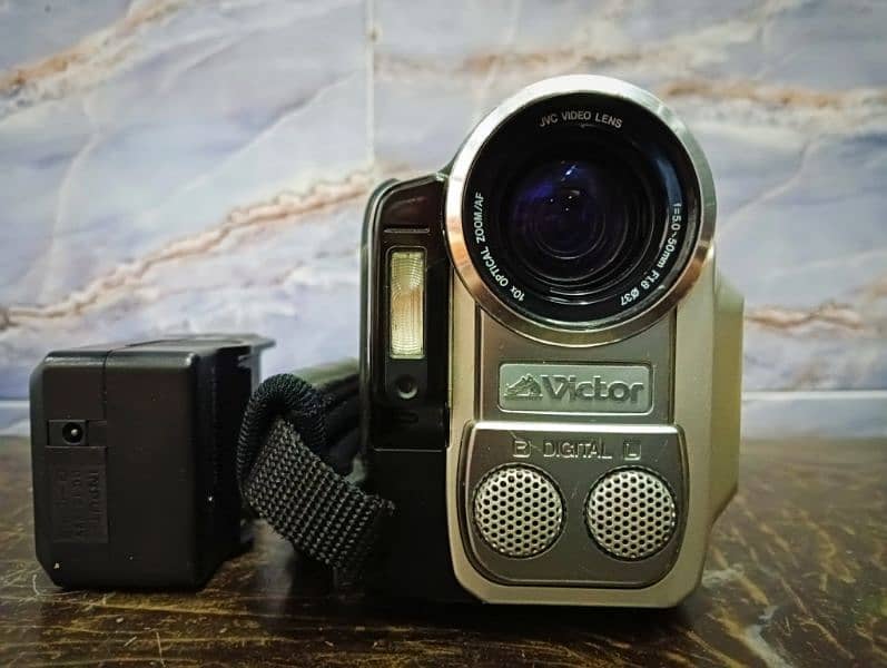 Victor 200 x digital video camera 4