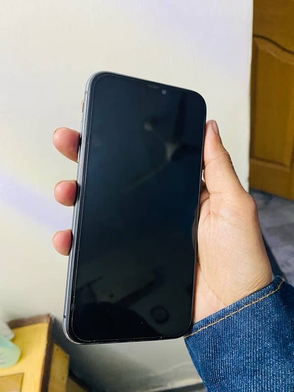 iPhone 11 with Box All Okay . 4