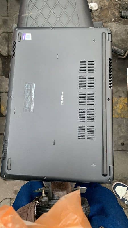 Dell Latitude 3580 1