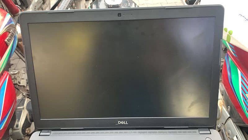 Dell Latitude 3580 2