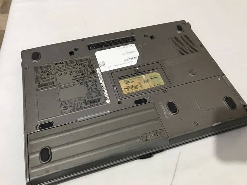 Dell D630 Core 2 Due (with Charger) 8