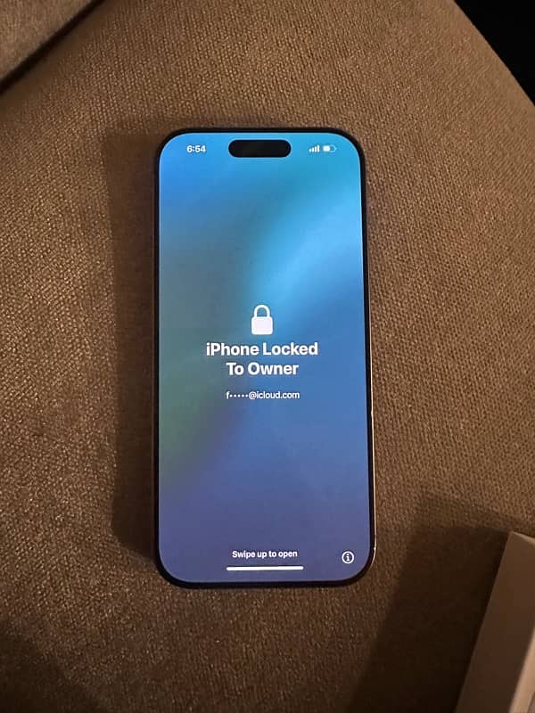 Iphone 16 Pro locked 0