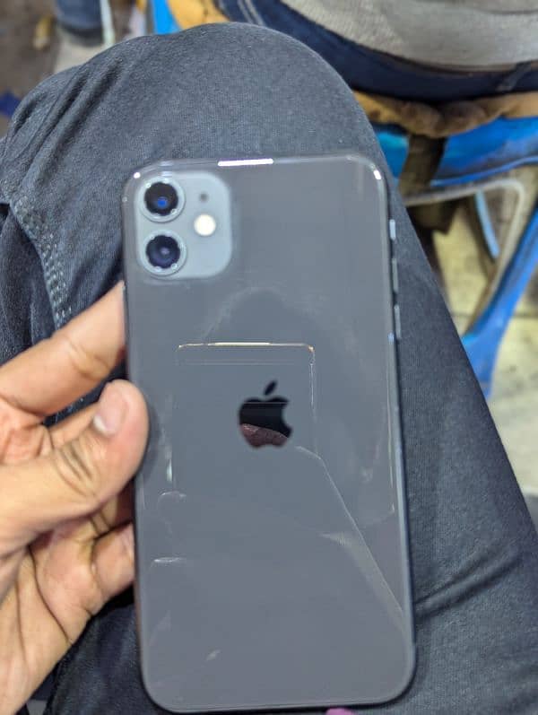 iphone 11 . gb 256,,  health 86,, 10/10 water pack pta approved,,, 0