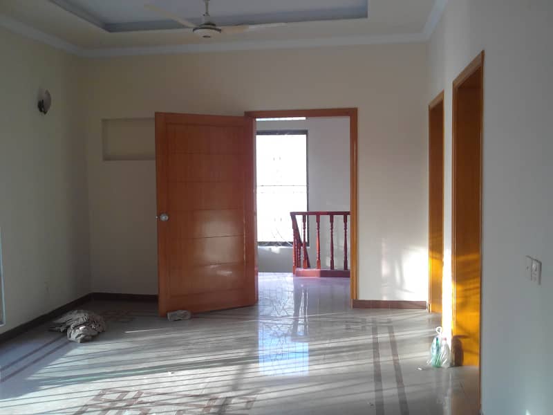 DHA 1 Kanal Excellent Upper Portion For Rent In Phase 1 0