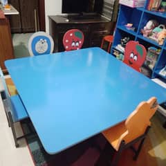 kids table and chairs set