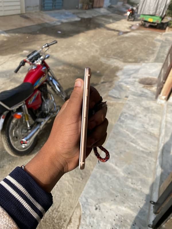 IPHONE 8 10by10 ha not pta ha factory unlock hai 2