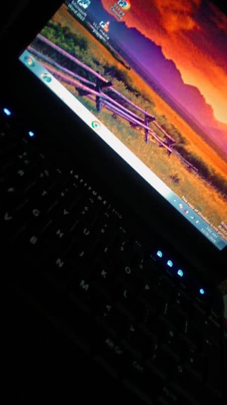 Dell laptop latitude 2110 with single touch screen and camera suported 2