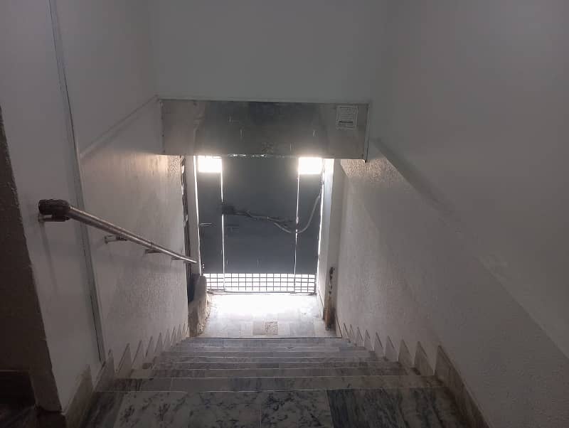 Dha | Jami Com Aera | 700 Sqft Mezzanine Floor For Rent | Attach Bath | Storeroom | Kitchen | Executive Chambers | Corner | Opp Park & Masjid | Next To Khe Jami | All Around Banks, Food Chain | Reasonable Rent | Ideal Space For Office, Call Center | 3