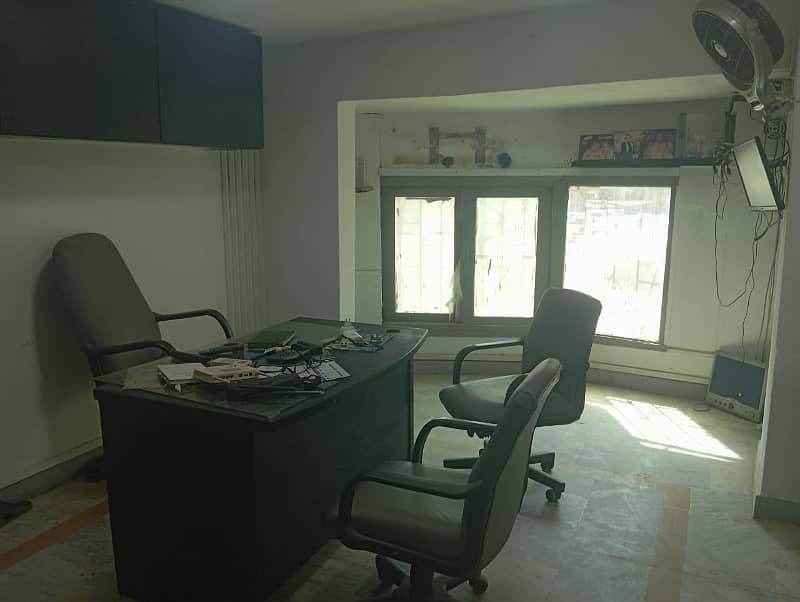 Dha | Jami Com Aera | 700 Sqft Mezzanine Floor For Rent | Attach Bath | Storeroom | Kitchen | Executive Chambers | Corner | Opp Park & Masjid | Next To Khe Jami | All Around Banks, Food Chain | Reasonable Rent | Ideal Space For Office, Call Center | 5