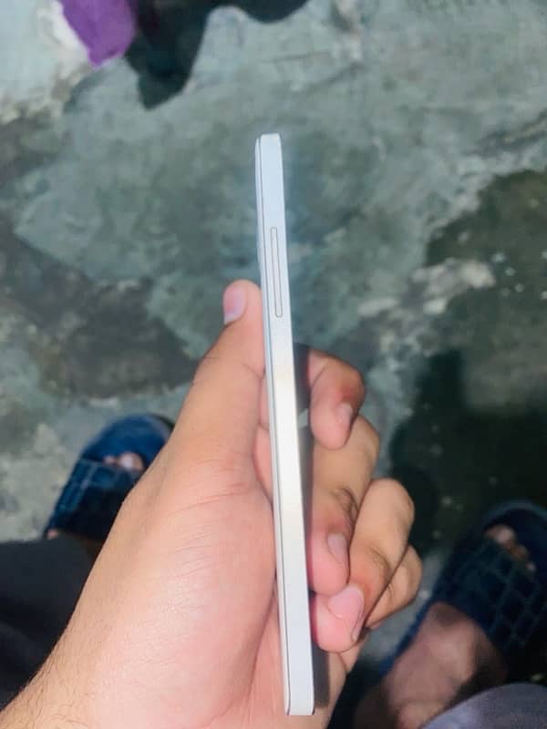 samsung a3 sirf panel nahi hai or na sim jacket baki ok hai 1