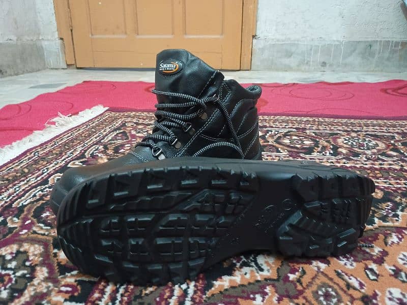 original UAE imported Safety boots 1