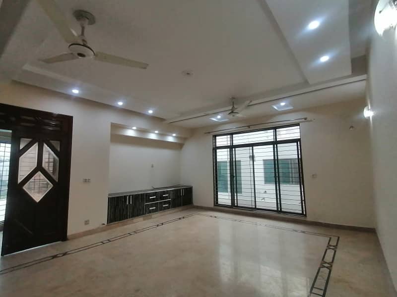 DHA 1 Kanal Very Stylish Upper Potion For Rent In Phase 4 0