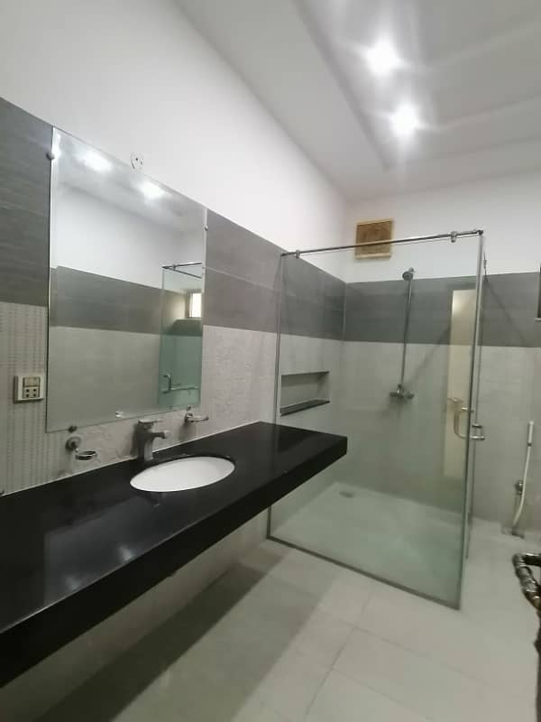 DHA 1 Kanal Very Stylish Upper Potion For Rent In Phase 4 2