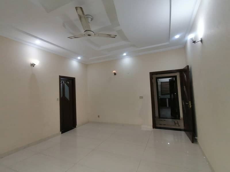 DHA 1 Kanal Very Stylish Upper Potion For Rent In Phase 4 4