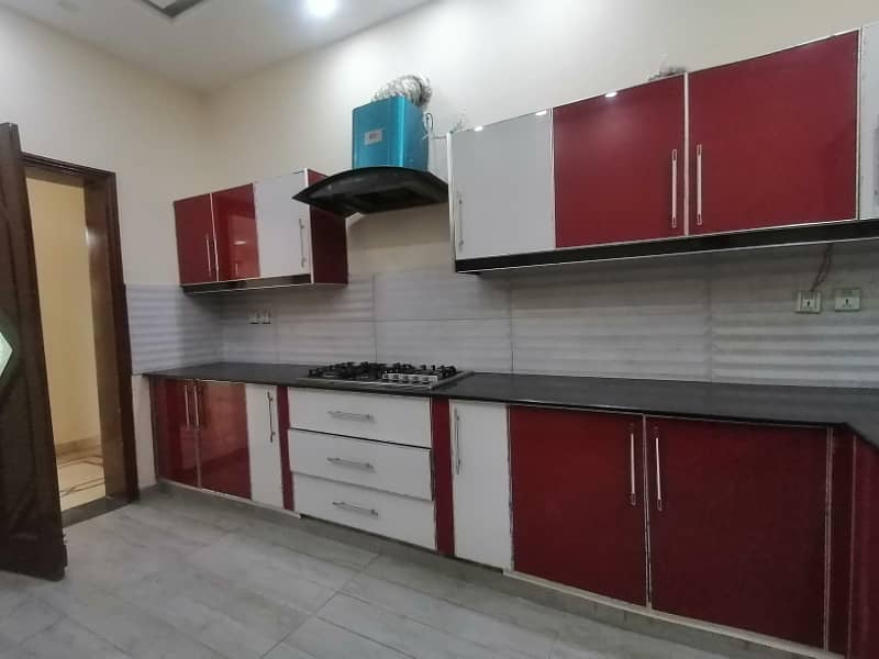 DHA 1 Kanal Very Stylish Upper Potion For Rent In Phase 4 8