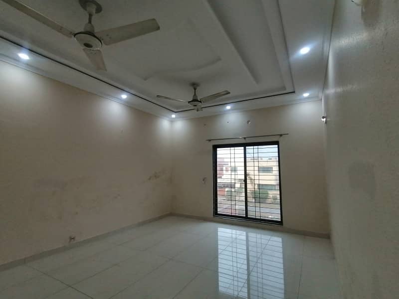 DHA 1 Kanal Very Stylish Upper Potion For Rent In Phase 4 9