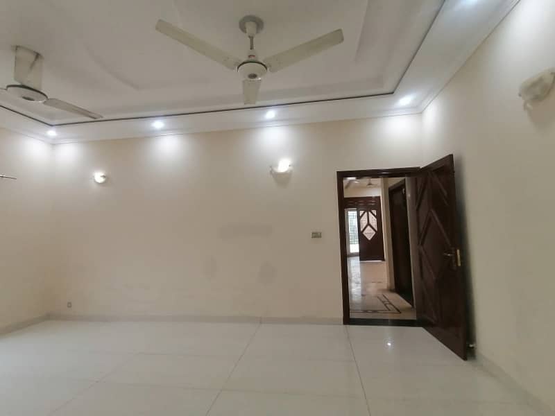 DHA 1 Kanal Very Stylish Upper Potion For Rent In Phase 4 12