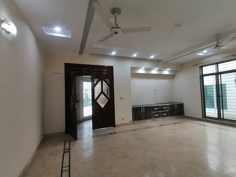 DHA 1 Kanal Very Stylish Upper Potion For Rent In Phase 4 13