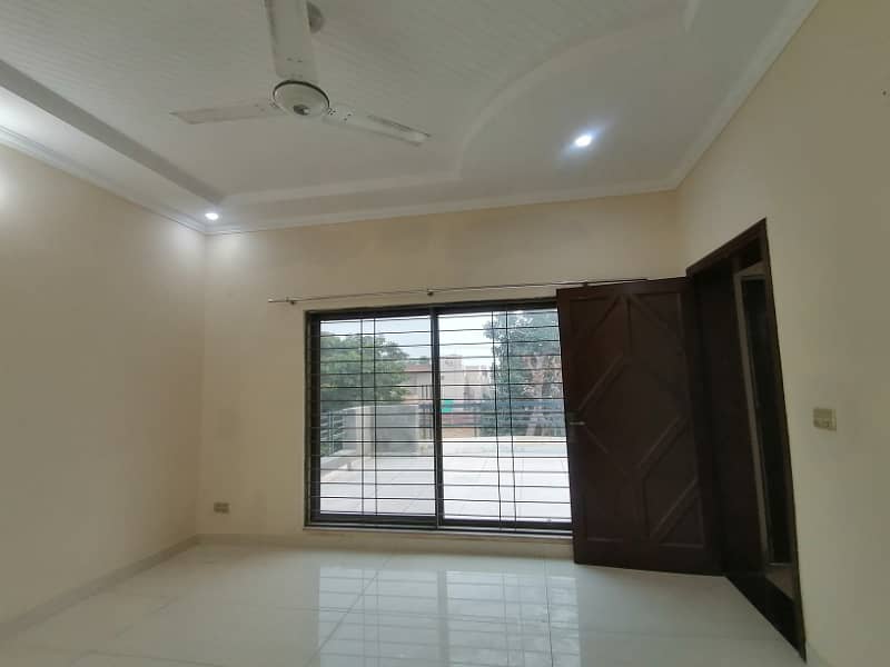 DHA 1 Kanal Very Stylish Upper Potion For Rent In Phase 4 14