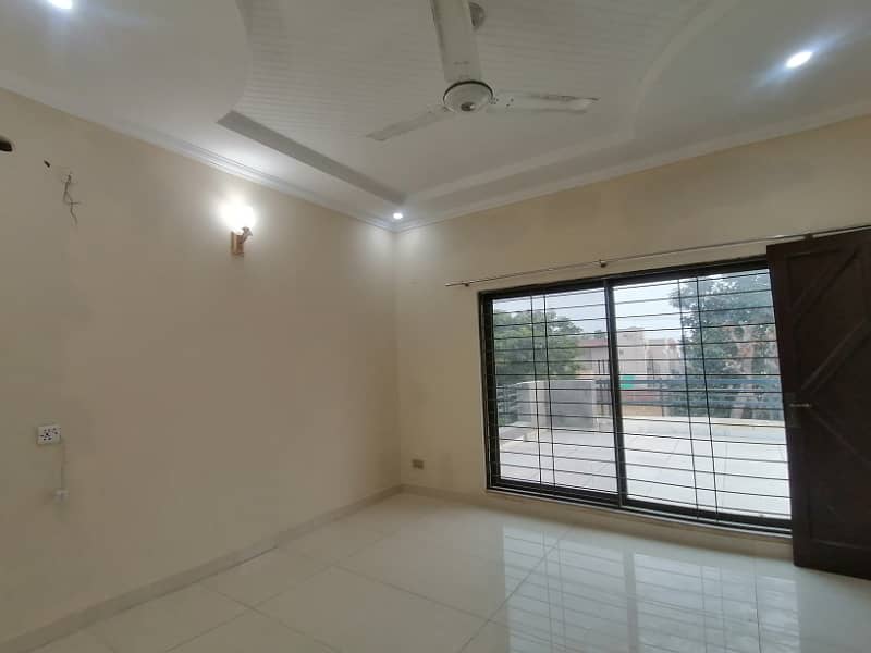 DHA 1 Kanal Very Stylish Upper Potion For Rent In Phase 4 15