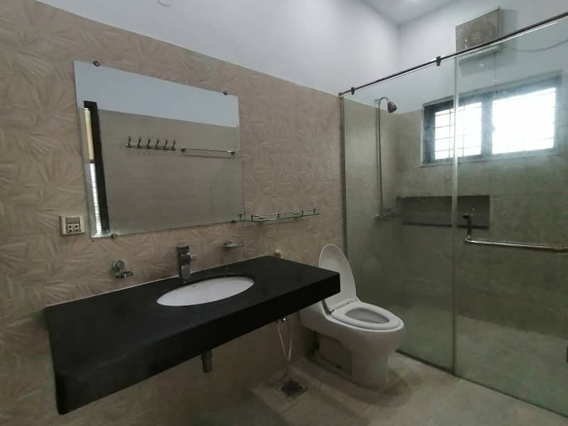 DHA 1 Kanal Very Stylish Upper Potion For Rent In Phase 4 16