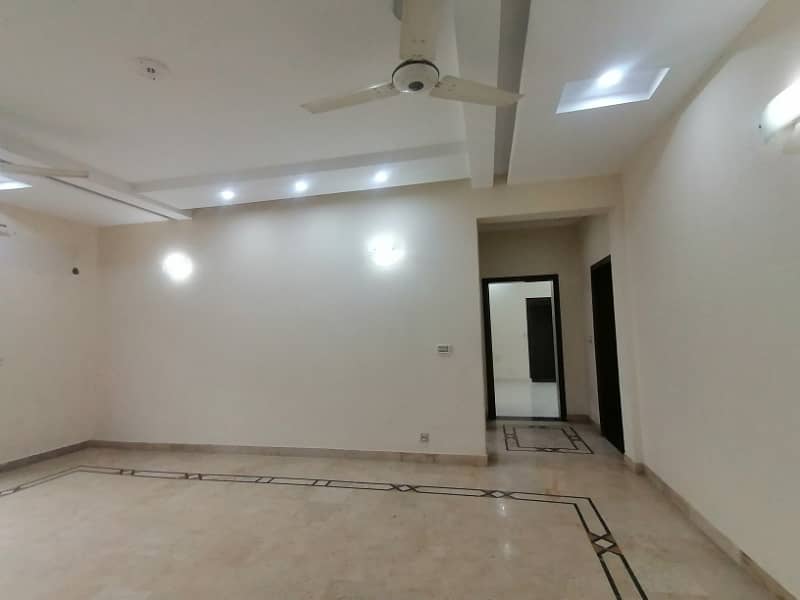 DHA 1 Kanal Very Stylish Upper Potion For Rent In Phase 4 17