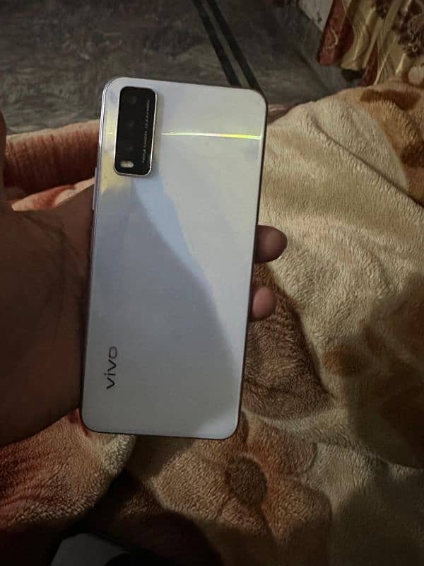 vivo y20 4/64 10/10 condition with box and cable 2