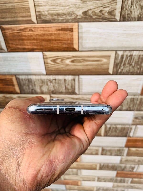 OnePlus 9pro just glass break 10/10 no issue exchange possible 1