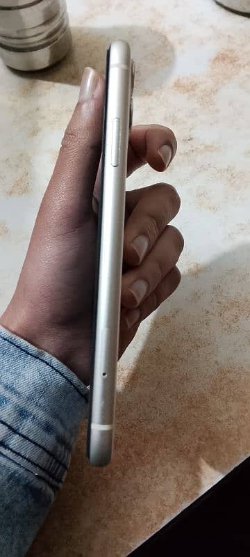 iphone 11 10/10 condition non pta jv 1