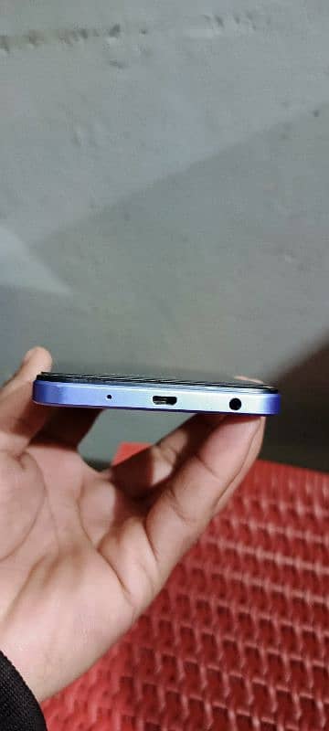 Vivo y02t 4 128with box chargr 10/10 condition 3