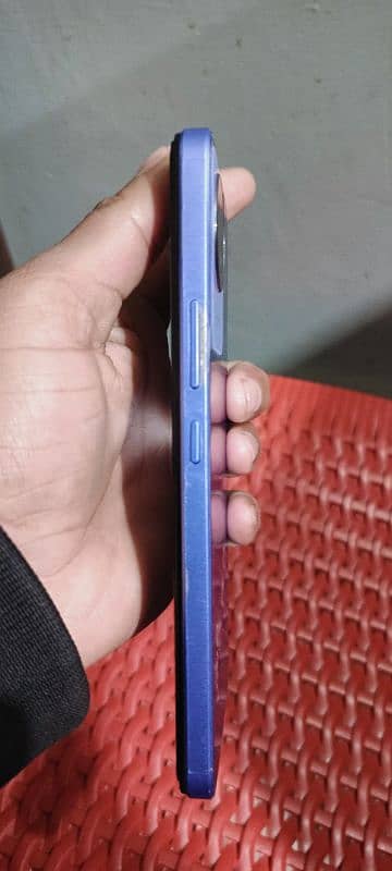 Vivo y02t 4 128with box chargr 10/10 condition 4