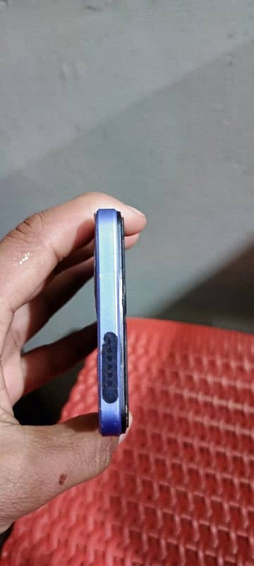 Vivo y02t 4 128with box chargr 10/10 condition 5