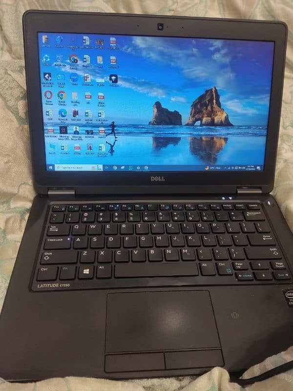 Dell Latitude E7250 0