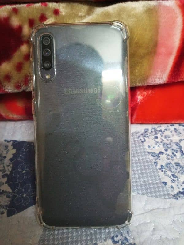 Samsung Galaxy A70 6/128 official pta approved 0