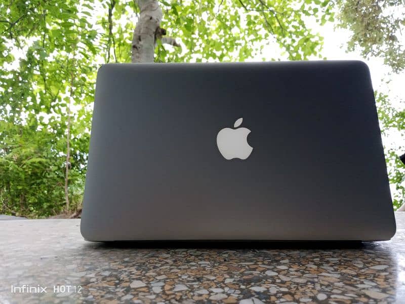 MACBOOK AIR early (2014) 1