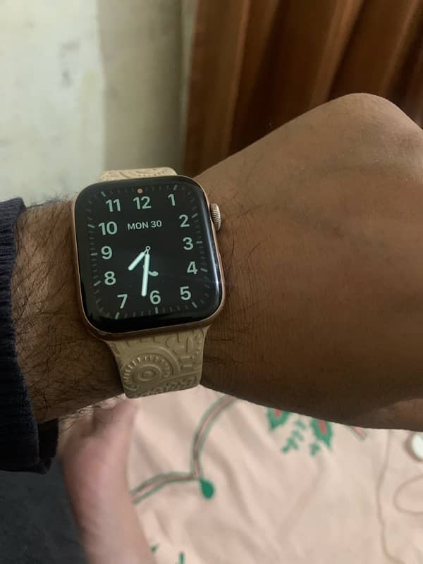 Apple Watch Series 6  44 mm (GPS) 1