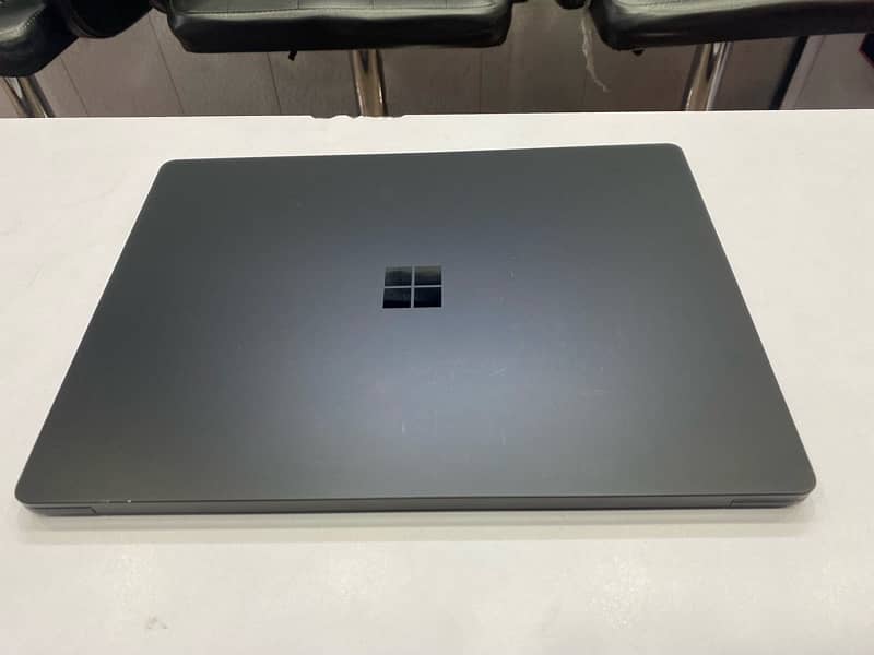 Surface laptop 4 | Core i5-11th gen | 8/256 SSD 1