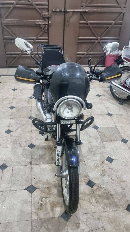 Suzuki GS 150 SE 8