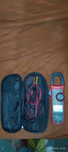 Uni-t 203+ Clamp Meter