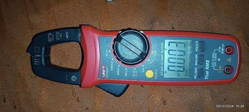 Uni-t 203+ Clamp Meter 1